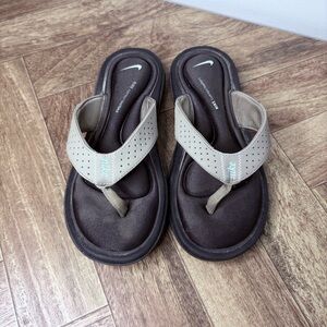 Nike Women's Sandals in Brown tan with teal accent Comfort Footbed size 6